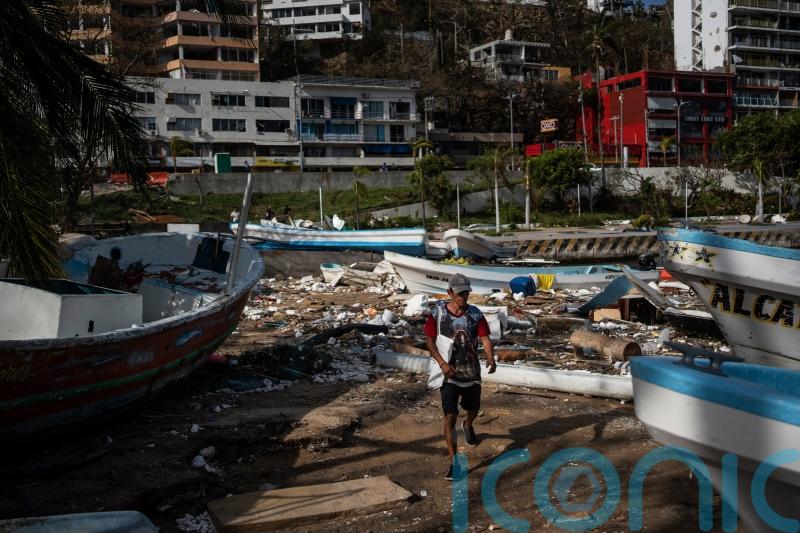 More help arrives in Acapulco after hurricane death toll rises