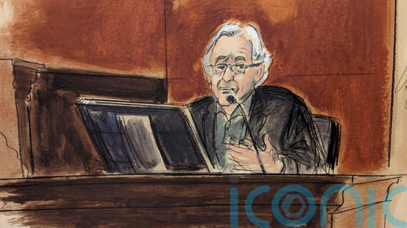 Robert De Niro shouts ‘Shame on you’ at former assistant during court case