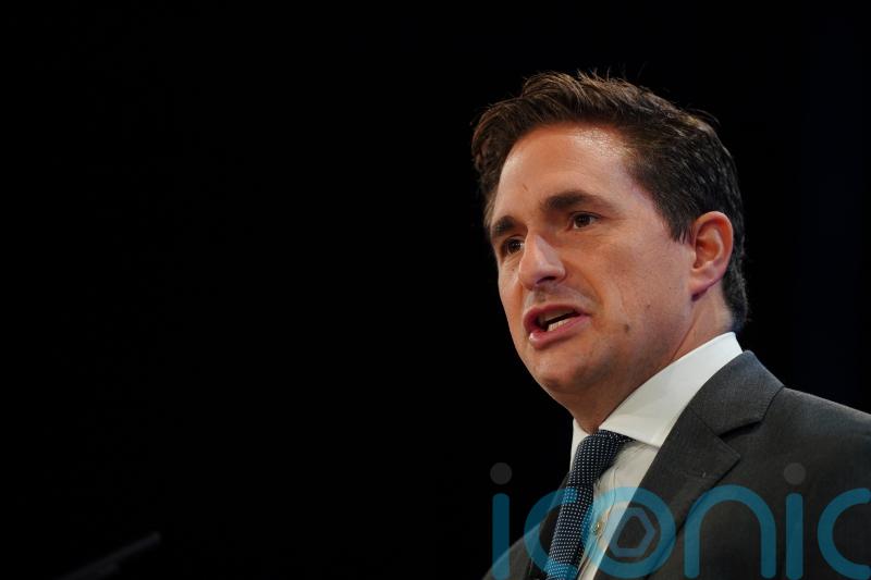 Minister: Nearly 3,000 Afghans in Pakistan to come to UK by the end of the year