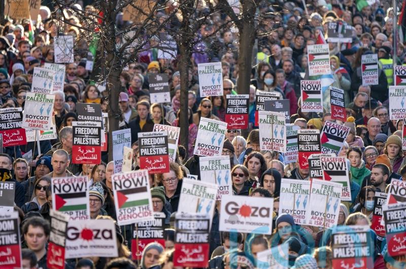 Former Scottish minister booed as pro-Palestinian activists rally