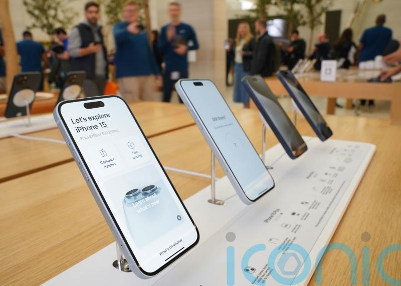 Apple to adopt system to improve texting between iPhones and Android devices