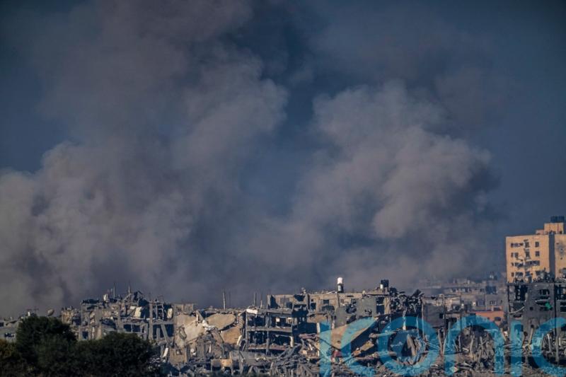Patients, staff and displaced people leave Gaza’s largest hospital