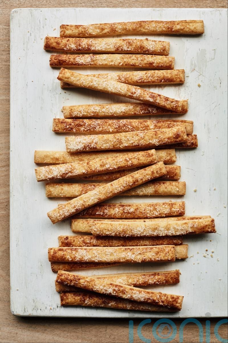 Mary Berry&rsquo;s Somerset cheddar cheese straws
