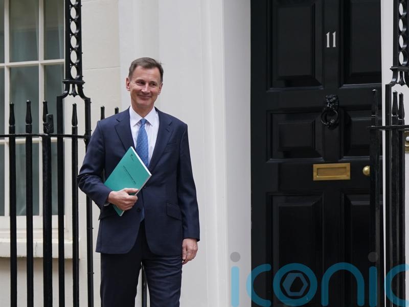 Hunt claims UK has ‘turned a corner’ as he slashes national insurance