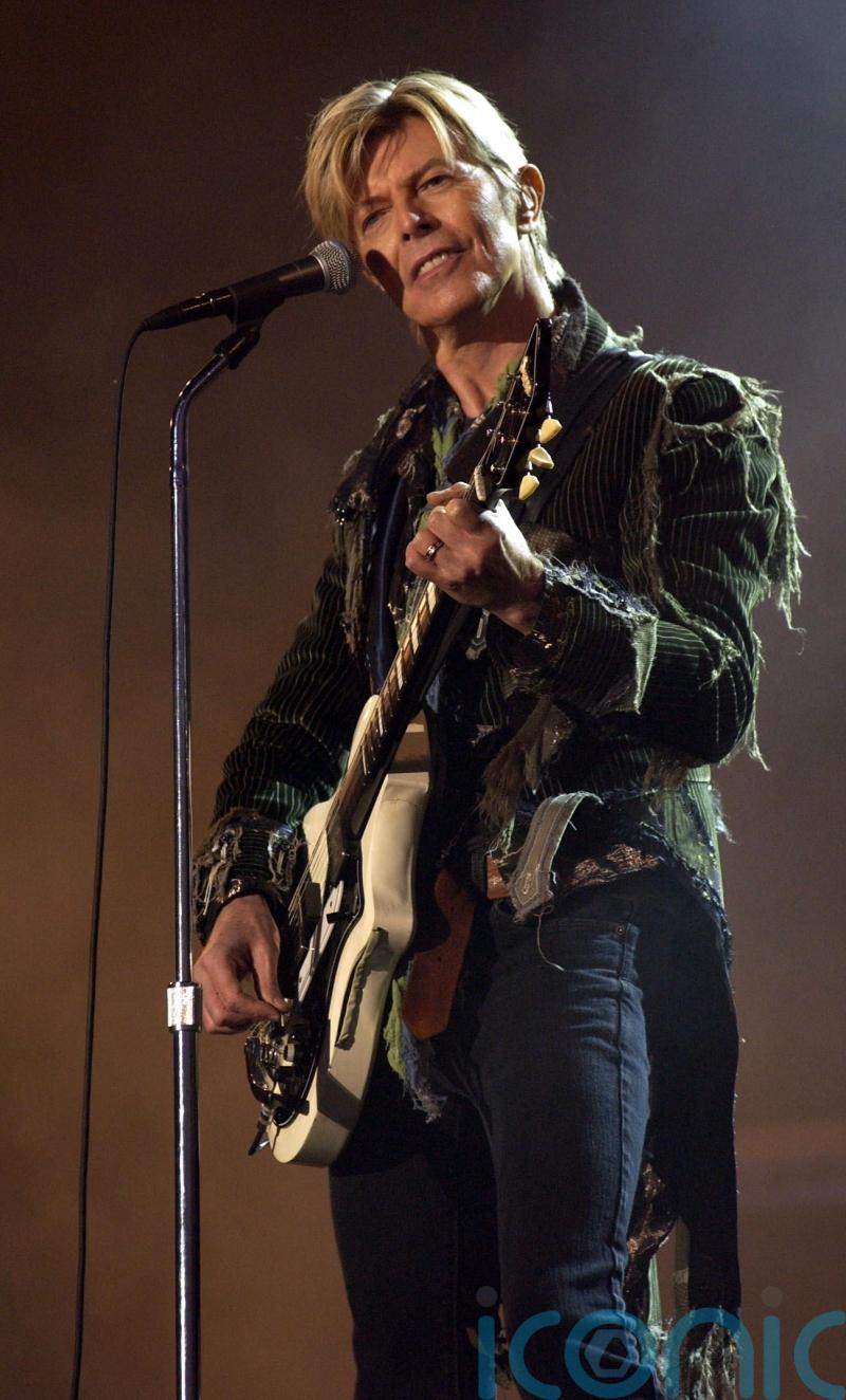 David Bowie’s handwritten lyric sheet could fetch £100,000 at auction