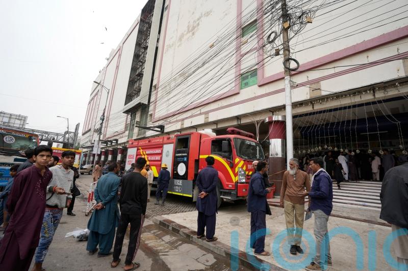 Shopping centre blaze in Pakistan kills at least 10 and injures 22 others