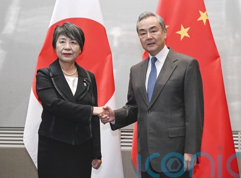 Japanese and Chinese ministers meet in bid to resolve seafood dispute