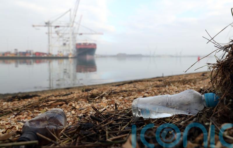 Campaigners urge ministers to set targets for refillable and reusable containers