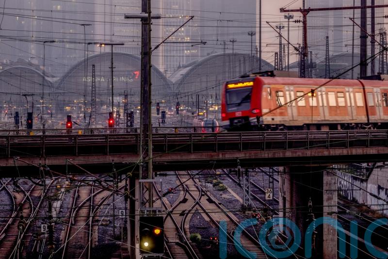 German rail workers begin 24-hour strike as pay talks stall