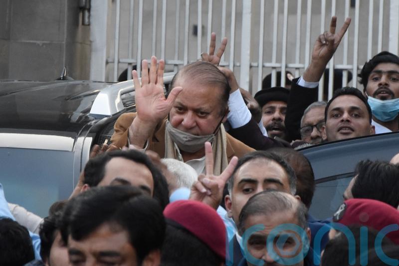 Pakistan court overturns conviction of ex-premier Nawaz Sharif ahead of election