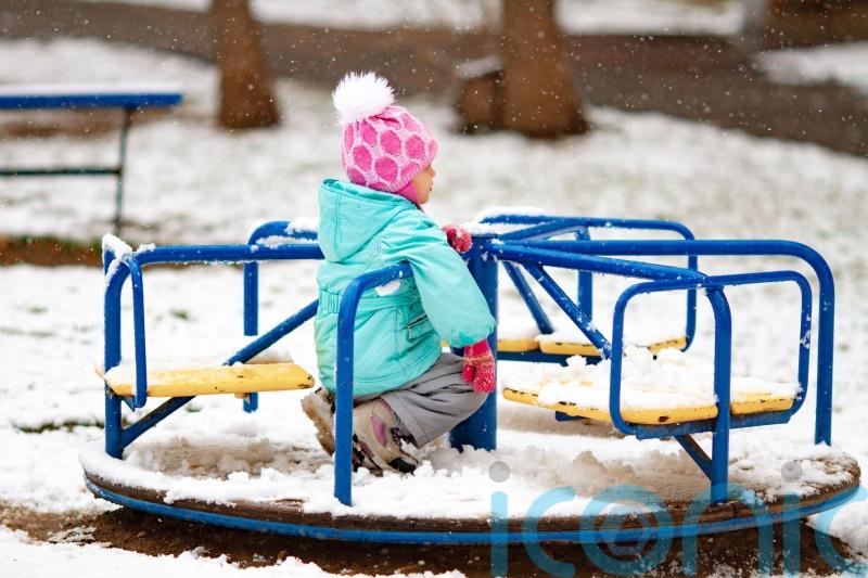 Almost 10,000 children in temporary housing for Christmas, Labour warns