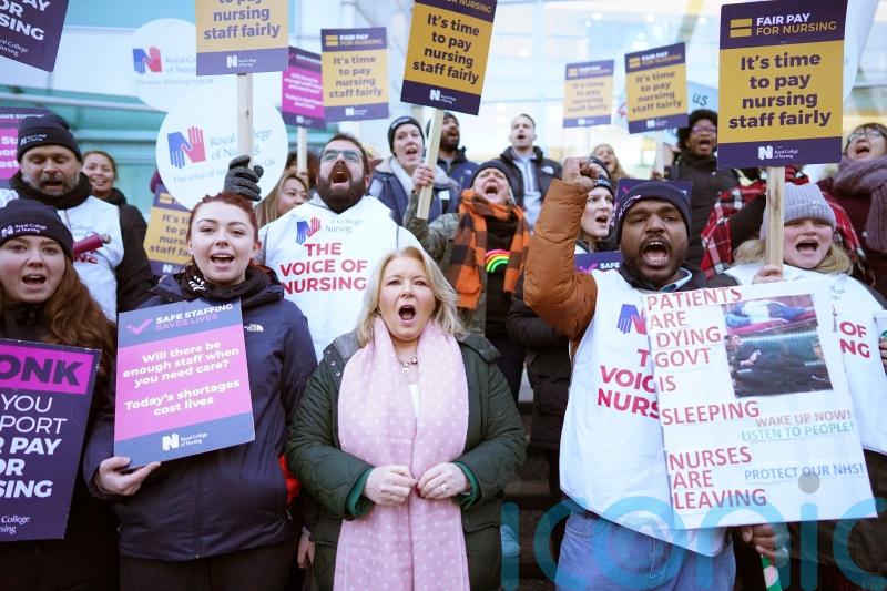 Public showing ‘unwavering support’ for industrial action by nurses – RCN