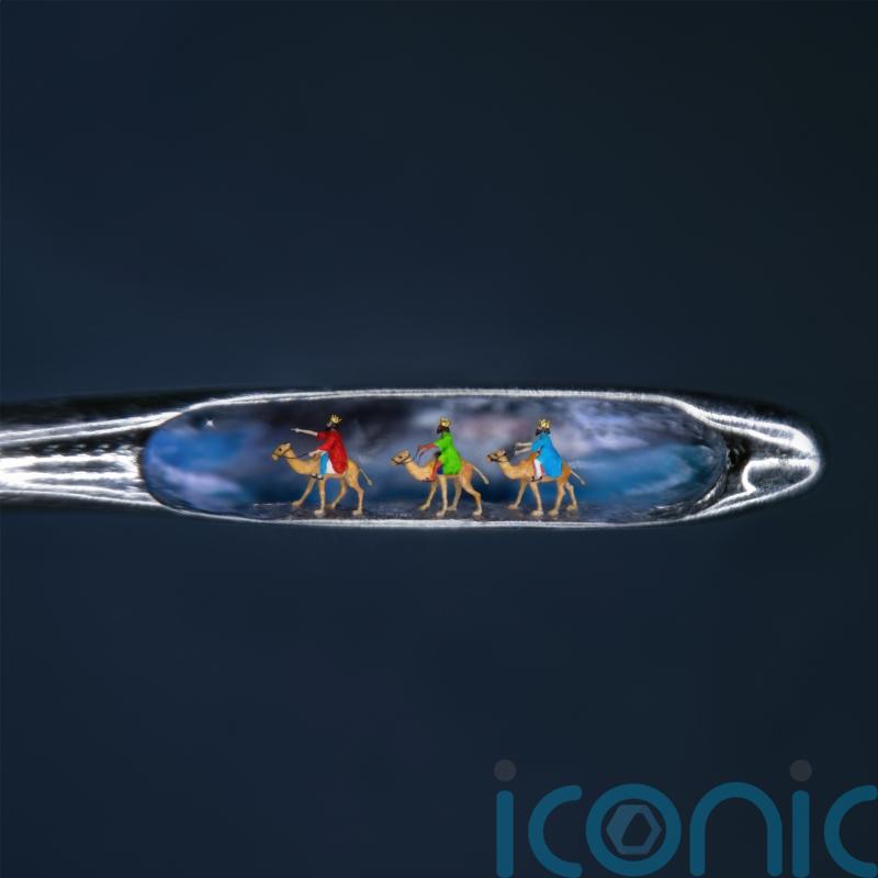 Sculptor creates three tiny wise men in the eye of a needle for Christmas