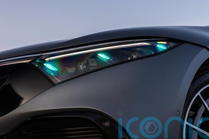 Mercedes approved to use turquoise lights in its autonomous cars