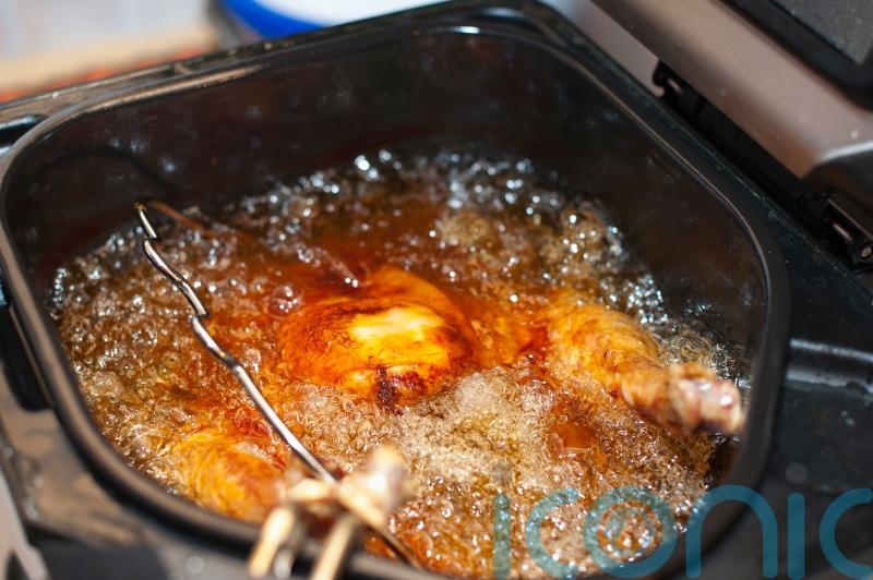 Warning issued over pouring turkey fat down sink at Christmas