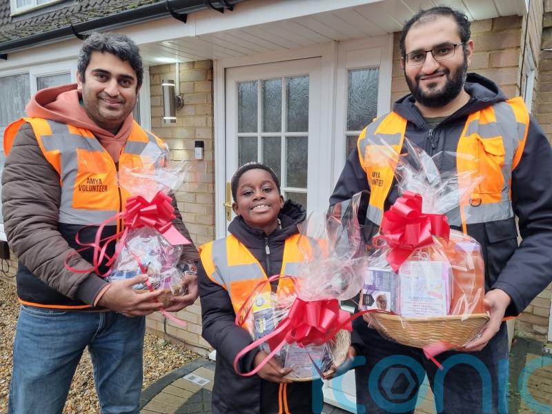 Ahmadiyya Muslim community donates 750 gift baskets to the vulnerable