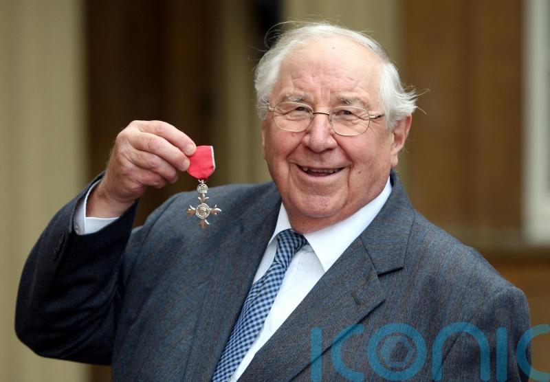 Antiques Roadshow porcelain expert Henry Sandon dies aged 95