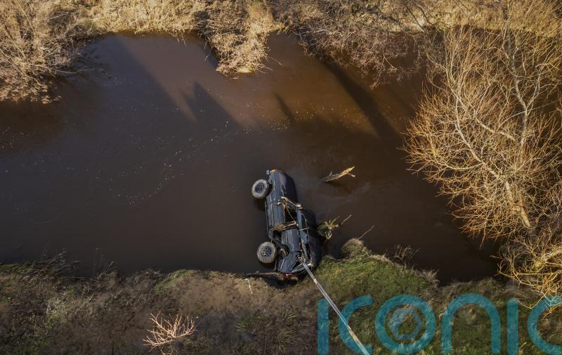 Off-road drivers were swept away by river, says man who tried to save them