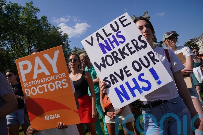 NHS facing difficult start to the year as six-day strike looms, boss warns