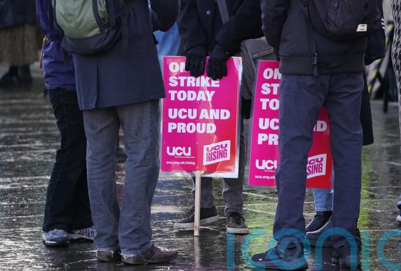 Aberdeen University staff to vote on strikes over language course changes