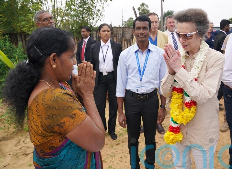 Anne watches land mine clearance at Sri Lanka’s former civil war front line