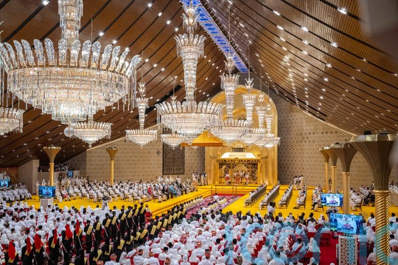 Brunei’s Prince Abdul Mateen weds fiancee in lavish 10-day ceremony