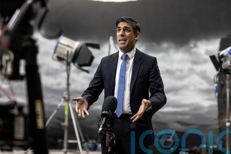 Sunak&rsquo;s authority challenged as former minister calls for new leader