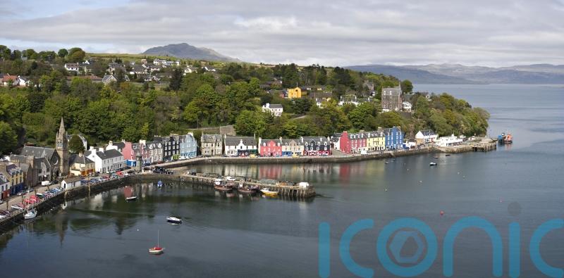 Earthquake shakes residents on Scottish island