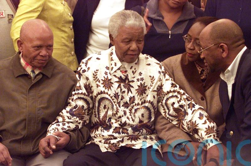 Auction of Mandela’s possessions suspended as South Africa fights to keep them