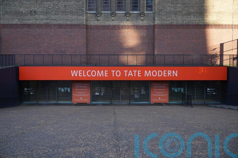 Man dies after falling from Tate Modern gallery