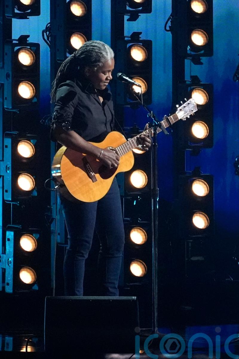 Tracy Chapman serenades Grammy audience with moving rendition of Fast Car