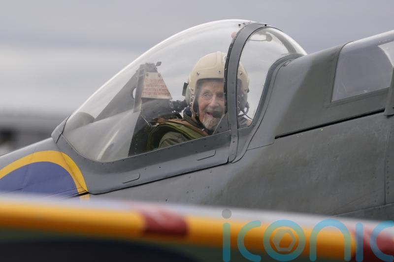 Flying Spitfire for charity ‘delightful’, says former RAF pilot, 102