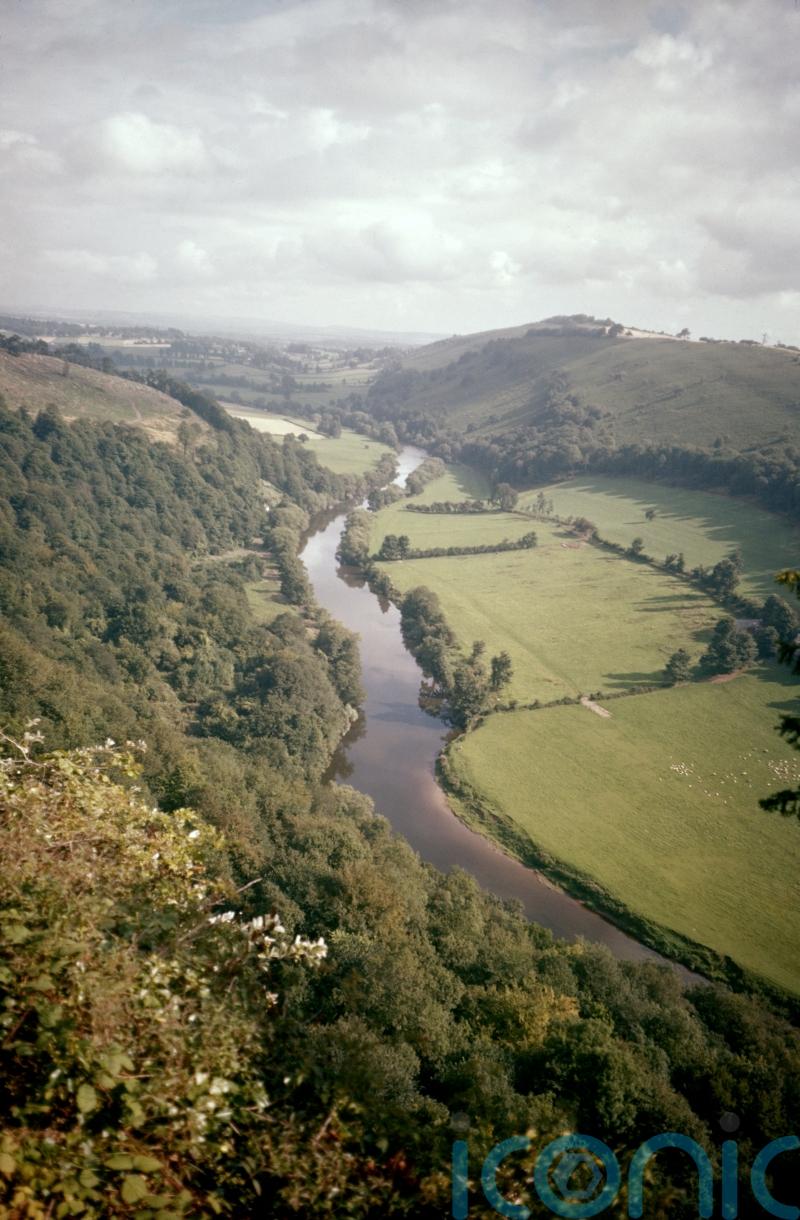 Agency denies failing to stop farmers from polluting major river, court told