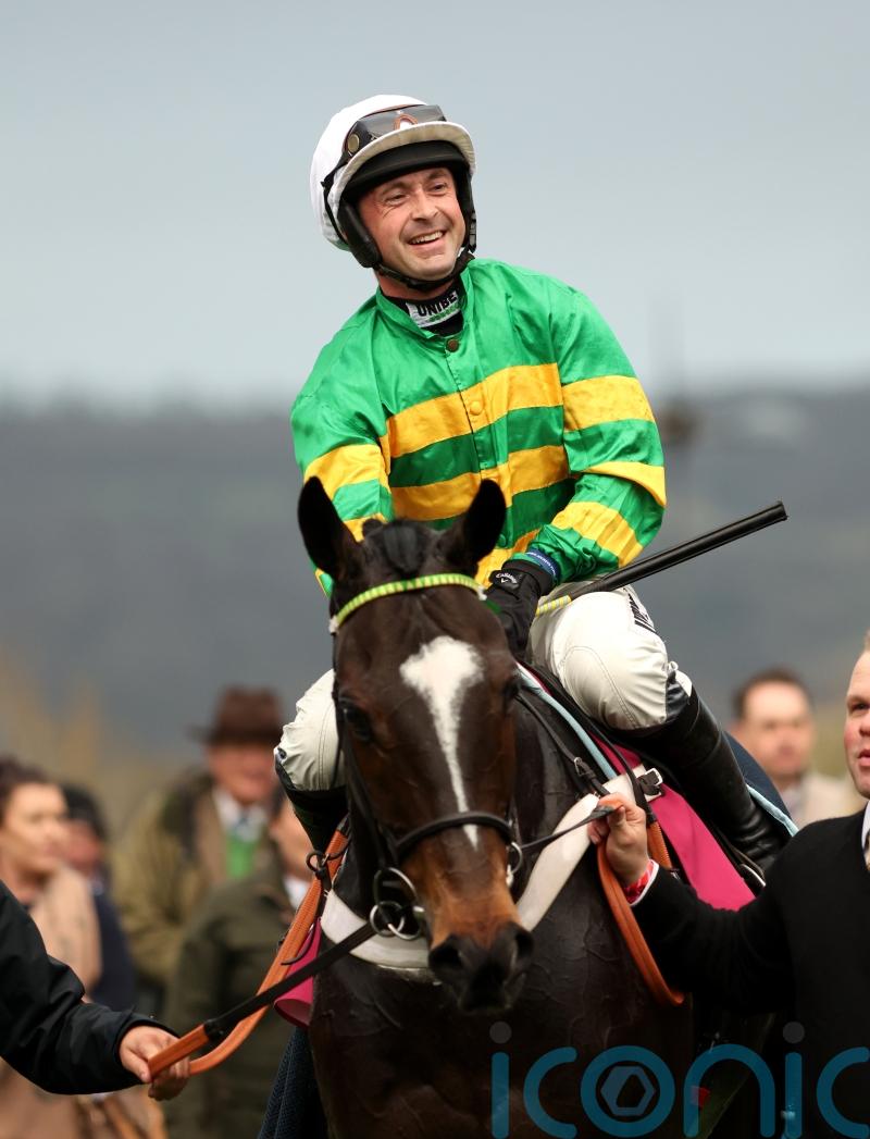 Shishkin sparkles as De Boinville gathers momentum