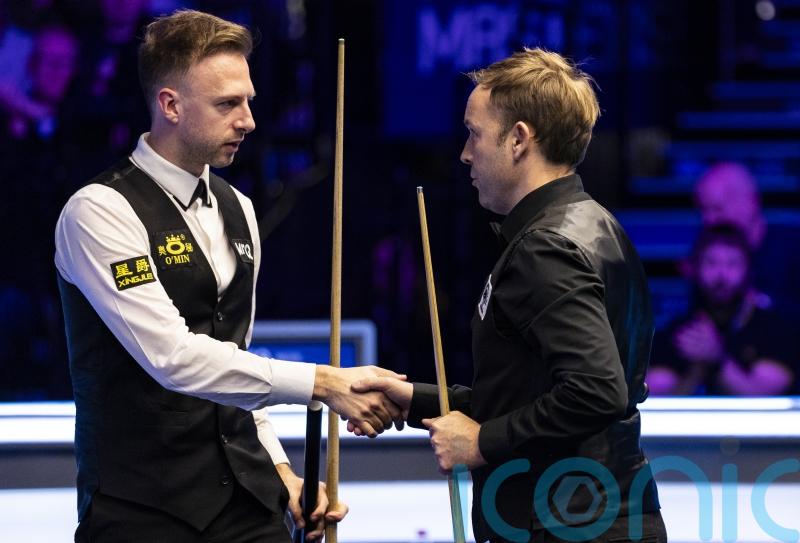 Ali Carter battles past top seed Judd Trump to reach semi-finals in Telford