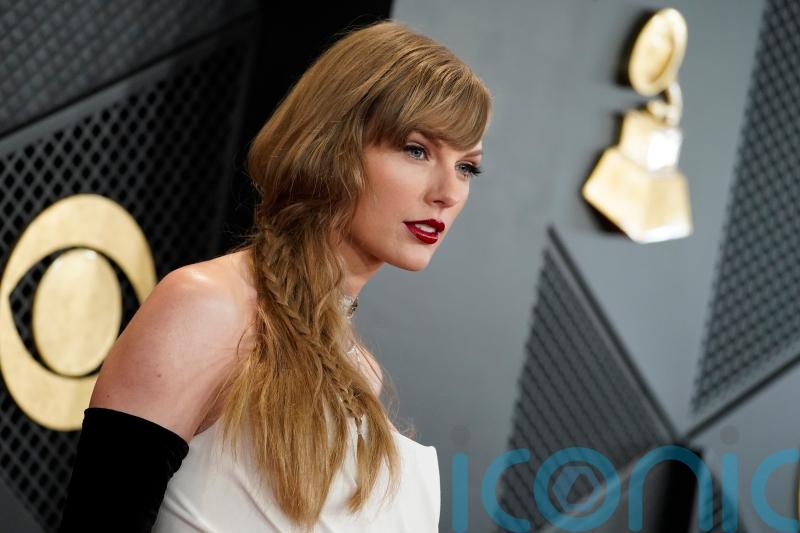 Taylor Swift’s father accused of punching photographer in the face in Sydney