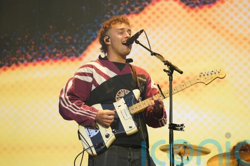 Sam Fender can manage fame and be ‘as big as he wants’, says Mark Knopfler