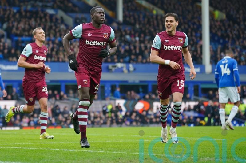 West Ham score twice in stoppage time to beat struggling Everton