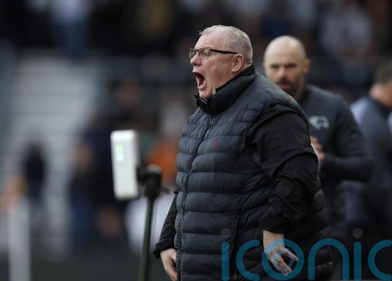 Stevenage boss Steve Evans fumes at referee after Lincoln draw