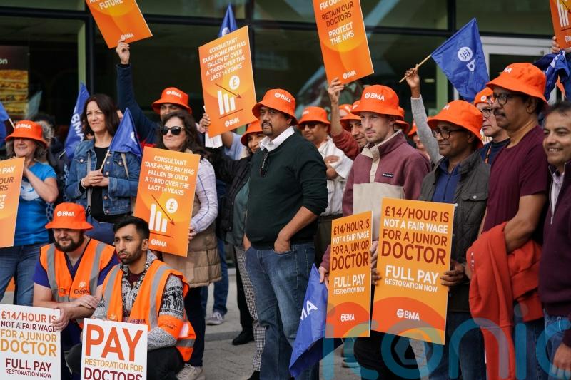 Consultants to vote on new deal after intensive talks