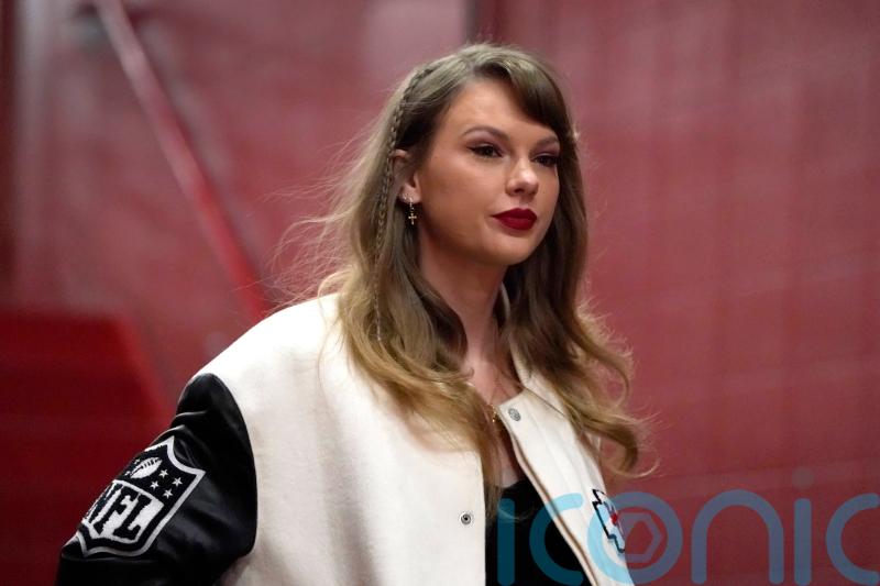 Taylor Swift encourages fans to vote on Super Tuesday