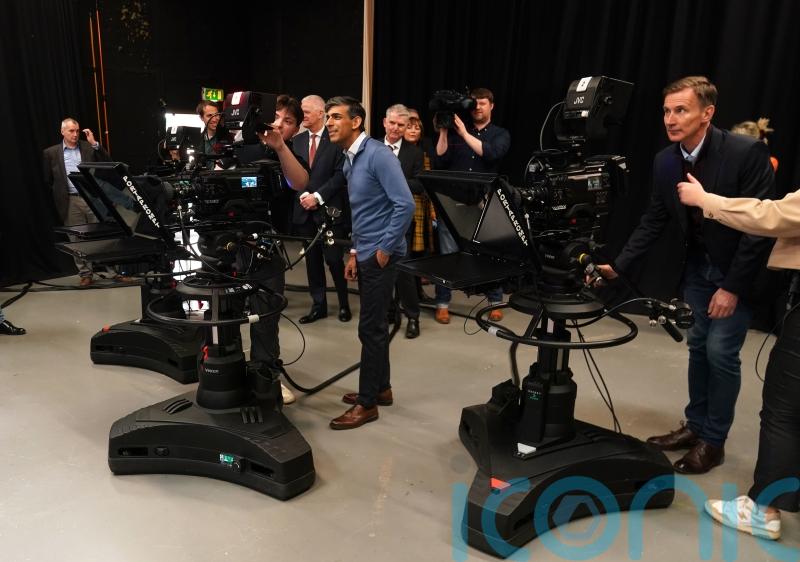 Rishi Sunak and Jeremy Hunt turn tables on media and get behind TV cameras