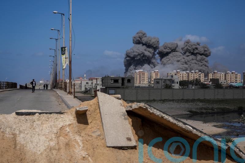 Fleeing Palestinians describe Israeli raid on Gaza Strip hospital