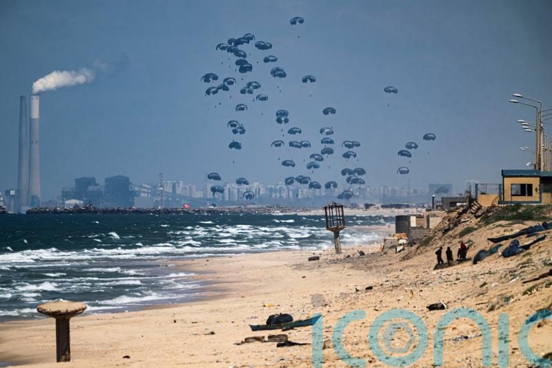 Israel and Hamas dig in as international pressure builds for a ceasefire in Gaza