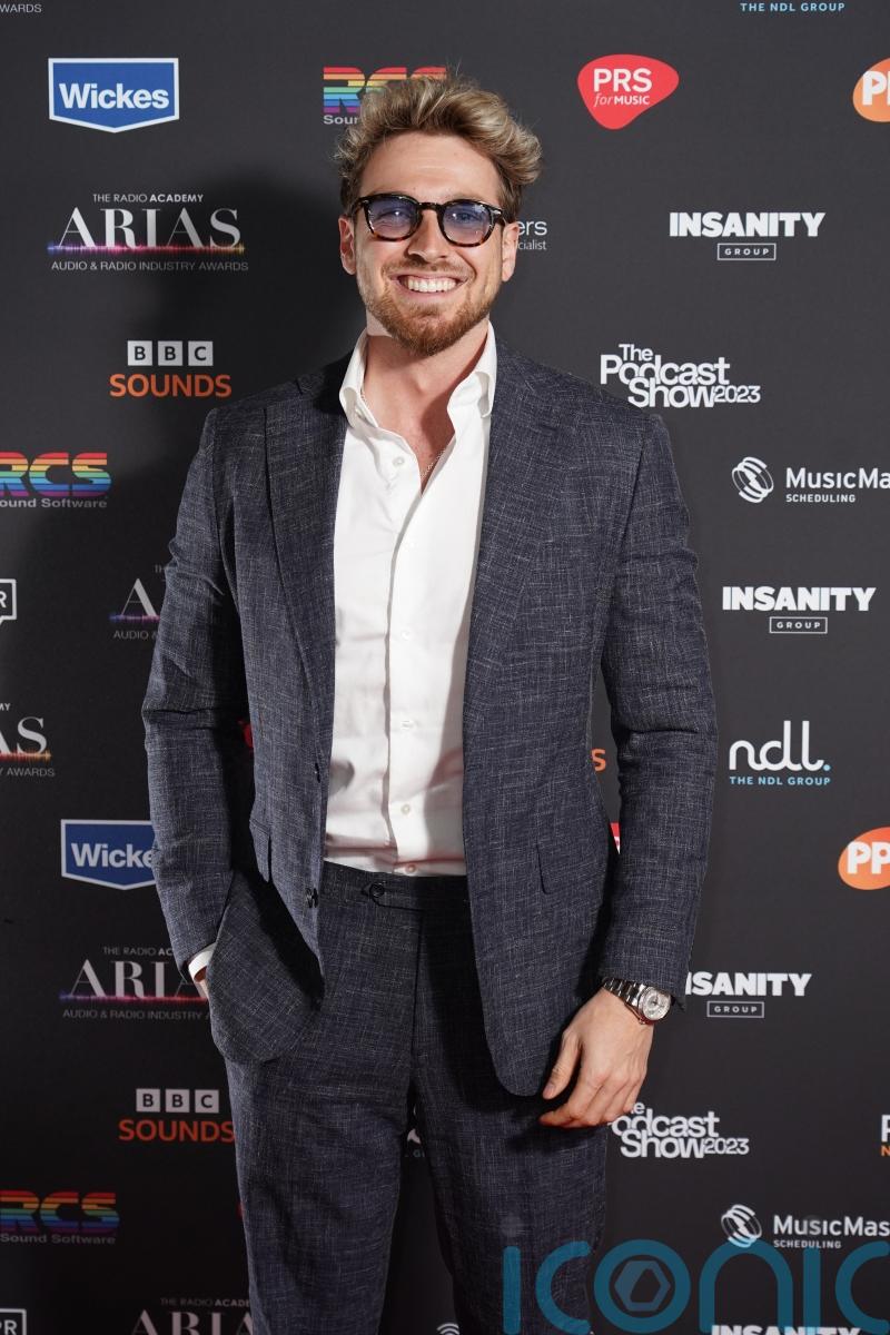 Sam Thompson becomes fifth JLS member in Saturday Night Takeaway performance