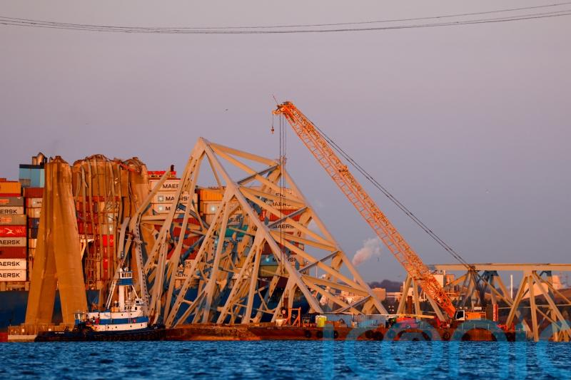 Engineers continue work to remove twisted steel from collapsed bridge