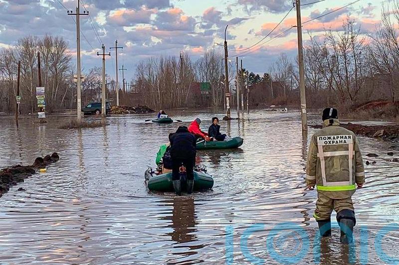 2,000 people evacuated after floods break dam in Russian city