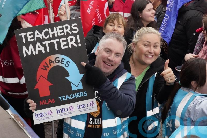 Teaching unions accept pay offer