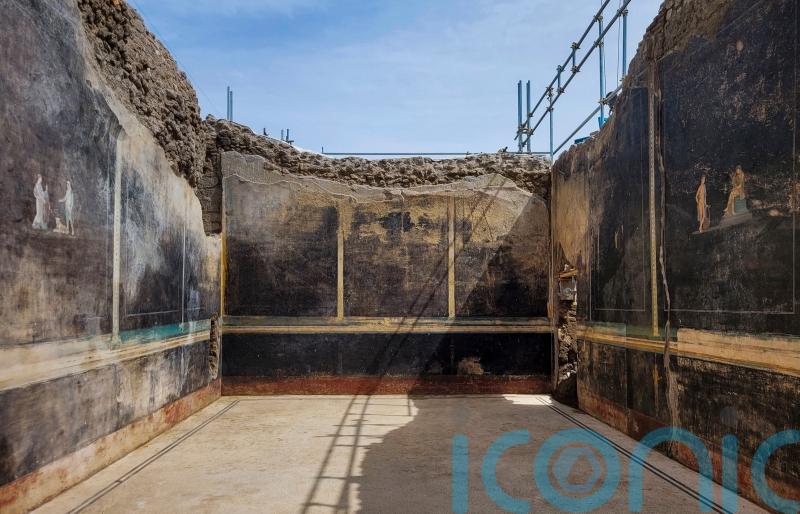 Archaeologists excavating new sites in Pompeii uncover sumptuous banquet hall
