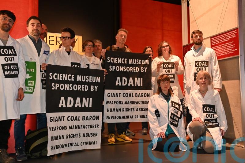 Chris Packham joins Extinction Rebellion in Science Museum sponsor protest
